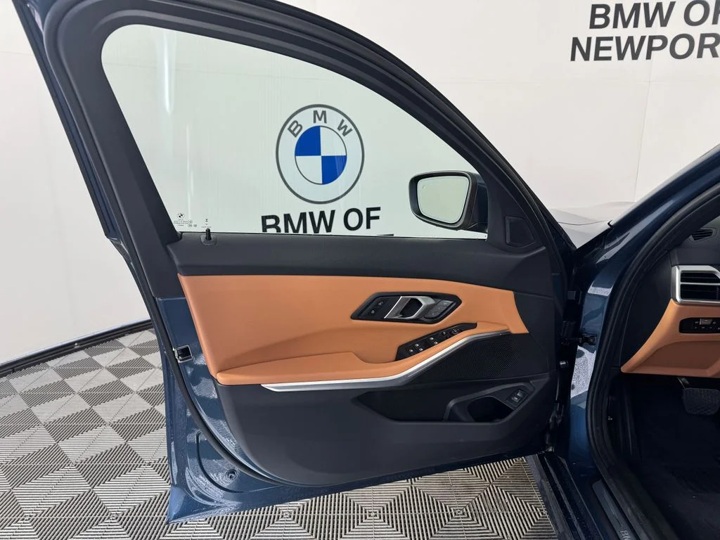 New 2026 Arctic Race Blue metallic BMW 330i xDrive image 16