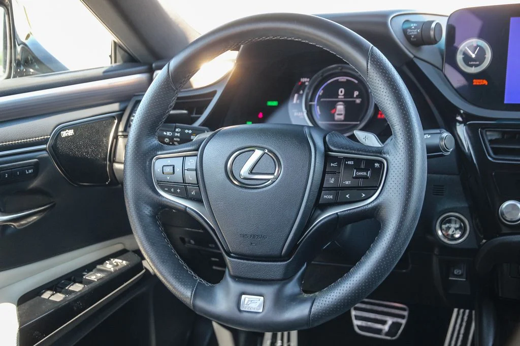 Used 2024 Gray Lexus 300h F SPORT Handling image 16