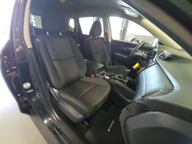 Used 2019 Black Nissan S image 30