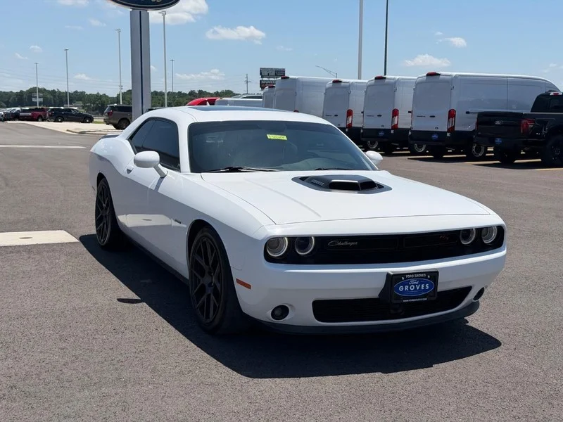 Used 2016 Bright White Clearcoat Dodge R/T Plus Shaker image 3