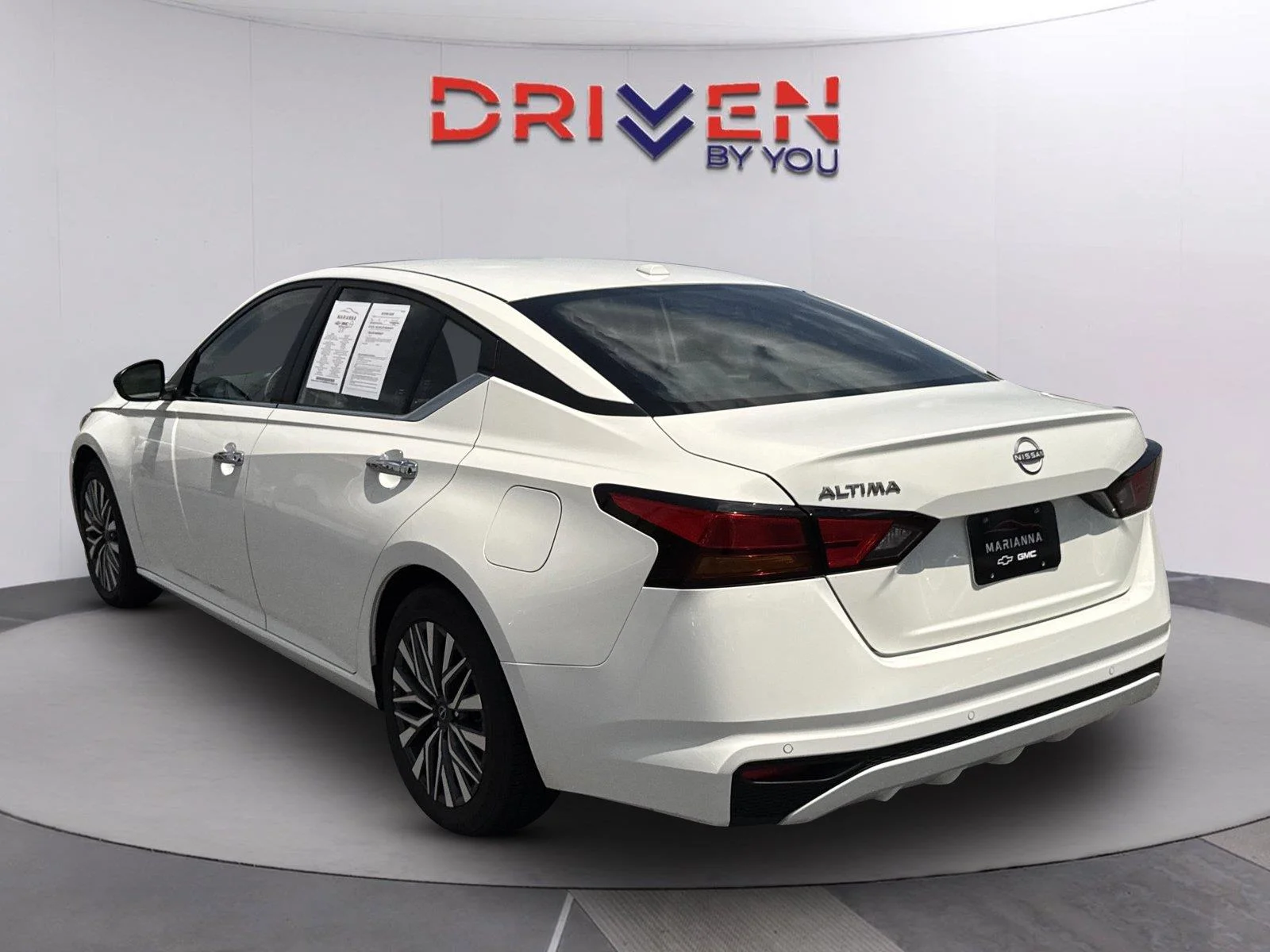 Used 2025 Glacier White Nissan SV image 6