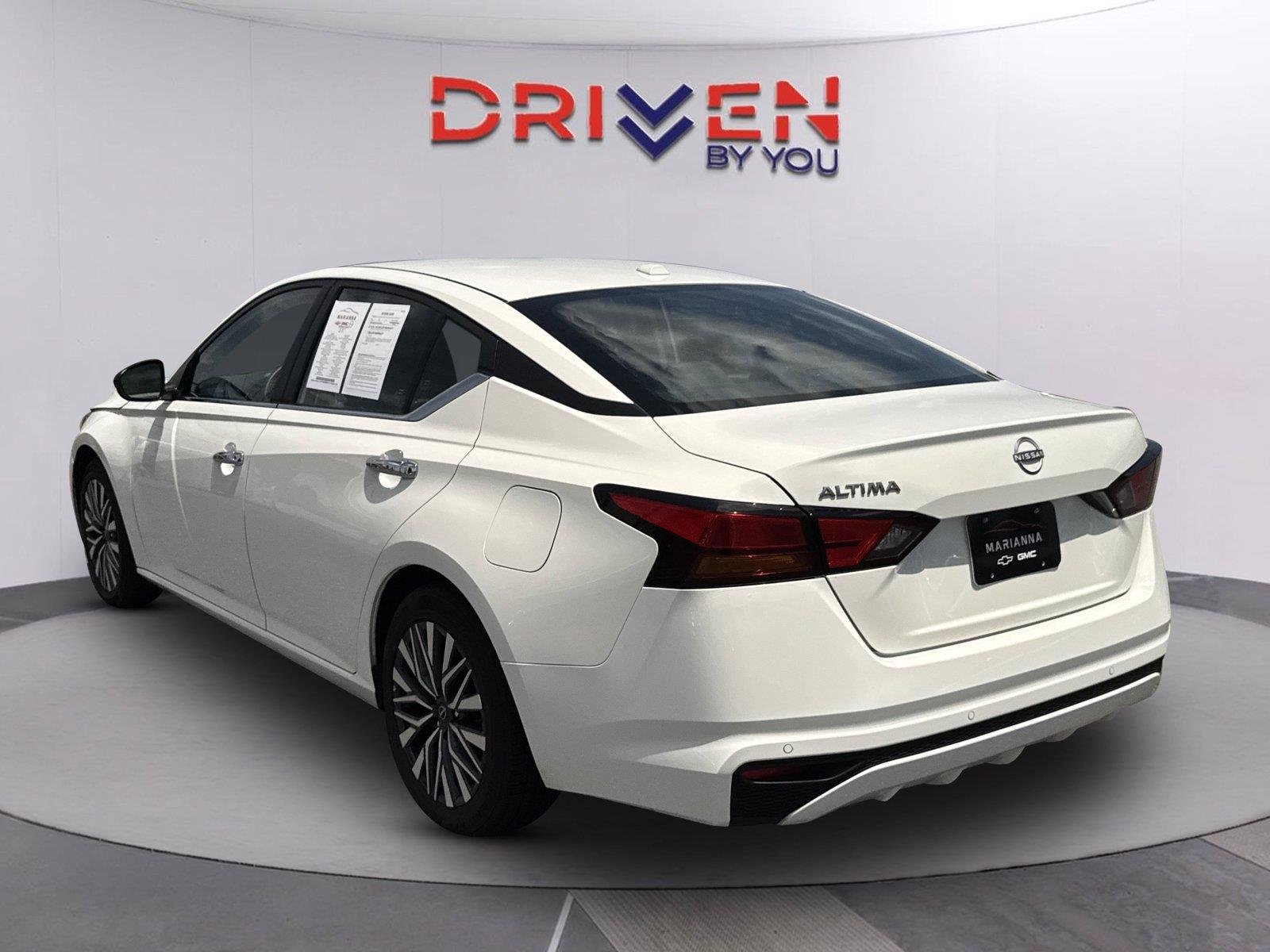 Used 2025 Glacier White Nissan SV image 6