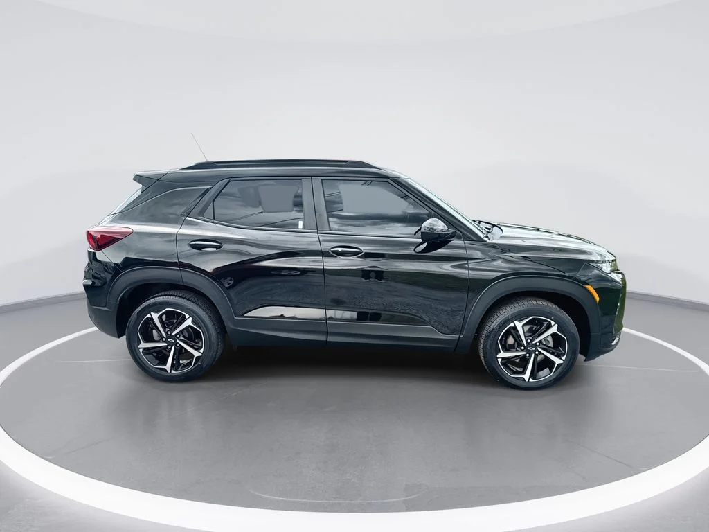 Used 2022 Black Chevrolet RS image 9