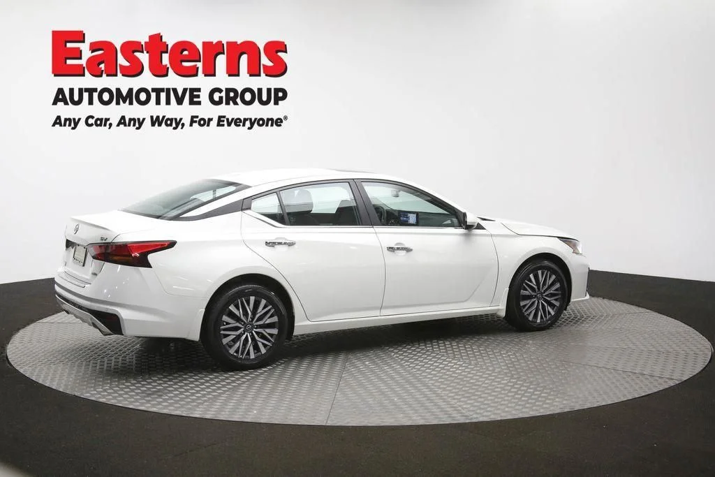 Used 2023 White Nissan 2.5 SV image 45