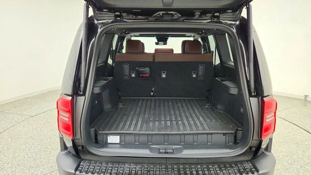 Used 2026 Black Toyota 4WD w/ Moonroof, JBL, HUD, 20
