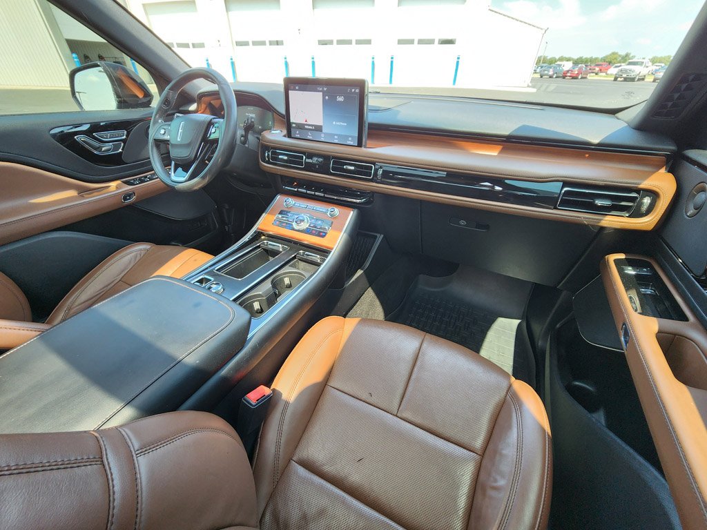 Used 2020 Infinite Black Metallic Lincoln Reserve image 26