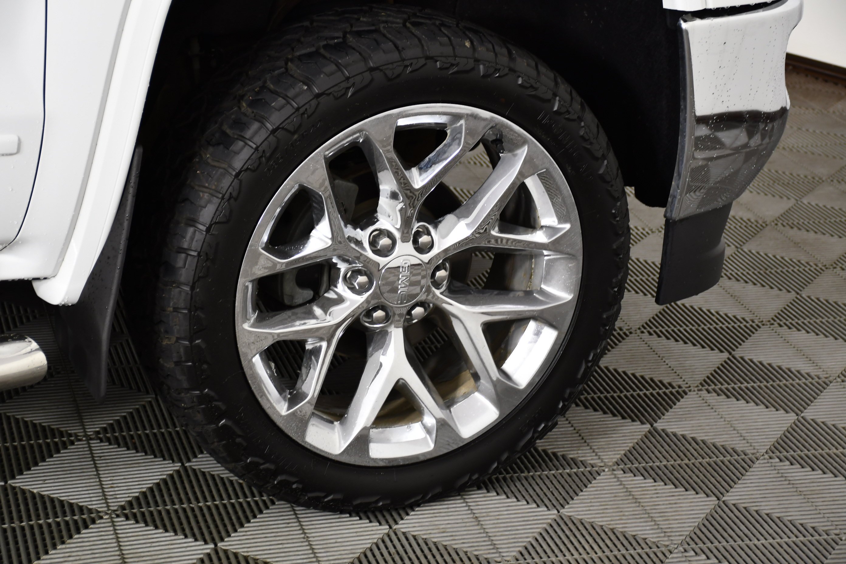 Used 2018 Summit White GMC SLE image 50