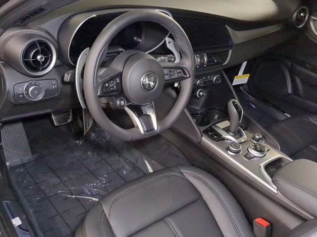 2025 Alfa Romeo Giulia Base - Photo 14