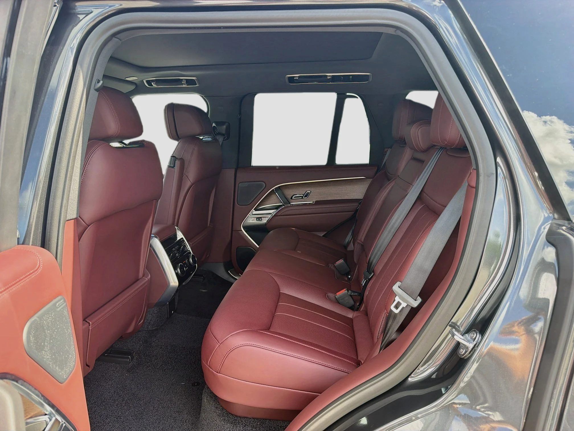 New 2026 Carpathian Grey Land Rover SE image 22