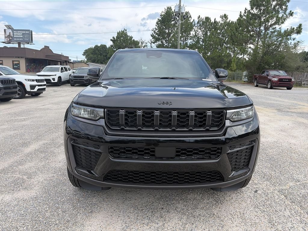 New 2026 Diamond Black Crystal Pearl-Coat Exterior Paint Jeep Altitude image 9