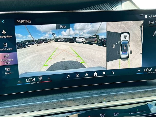 Used 2023 White BMW 760i xDrive image 14