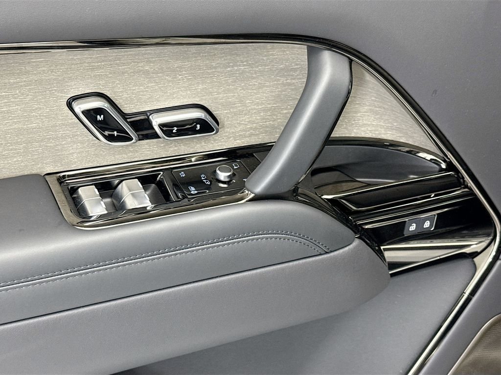 New 2026 Borasco Grey LAND ROVER SV Signature Suite image 22