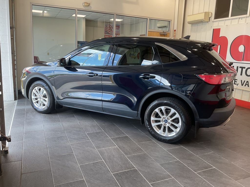 Used 2021 Blue Ford SE image 5