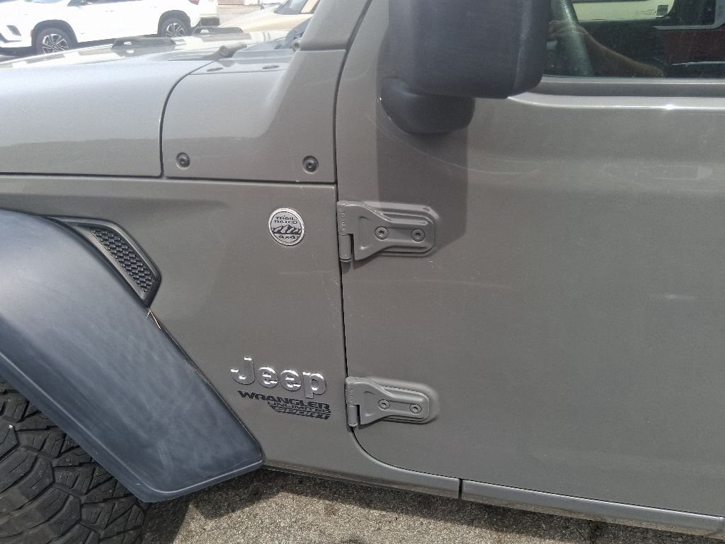 Used 2019 Gray Jeep Unlimited Sport image 17