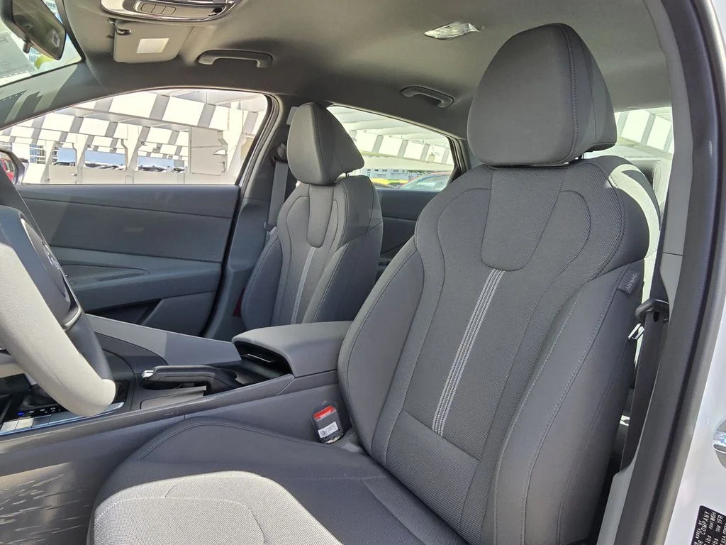 New 2026 White Hyundai SE image 23