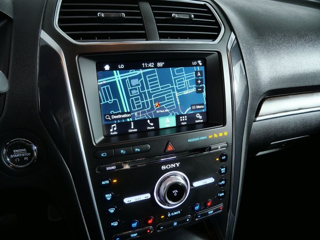 Used 2018 White Ford Limited image 13