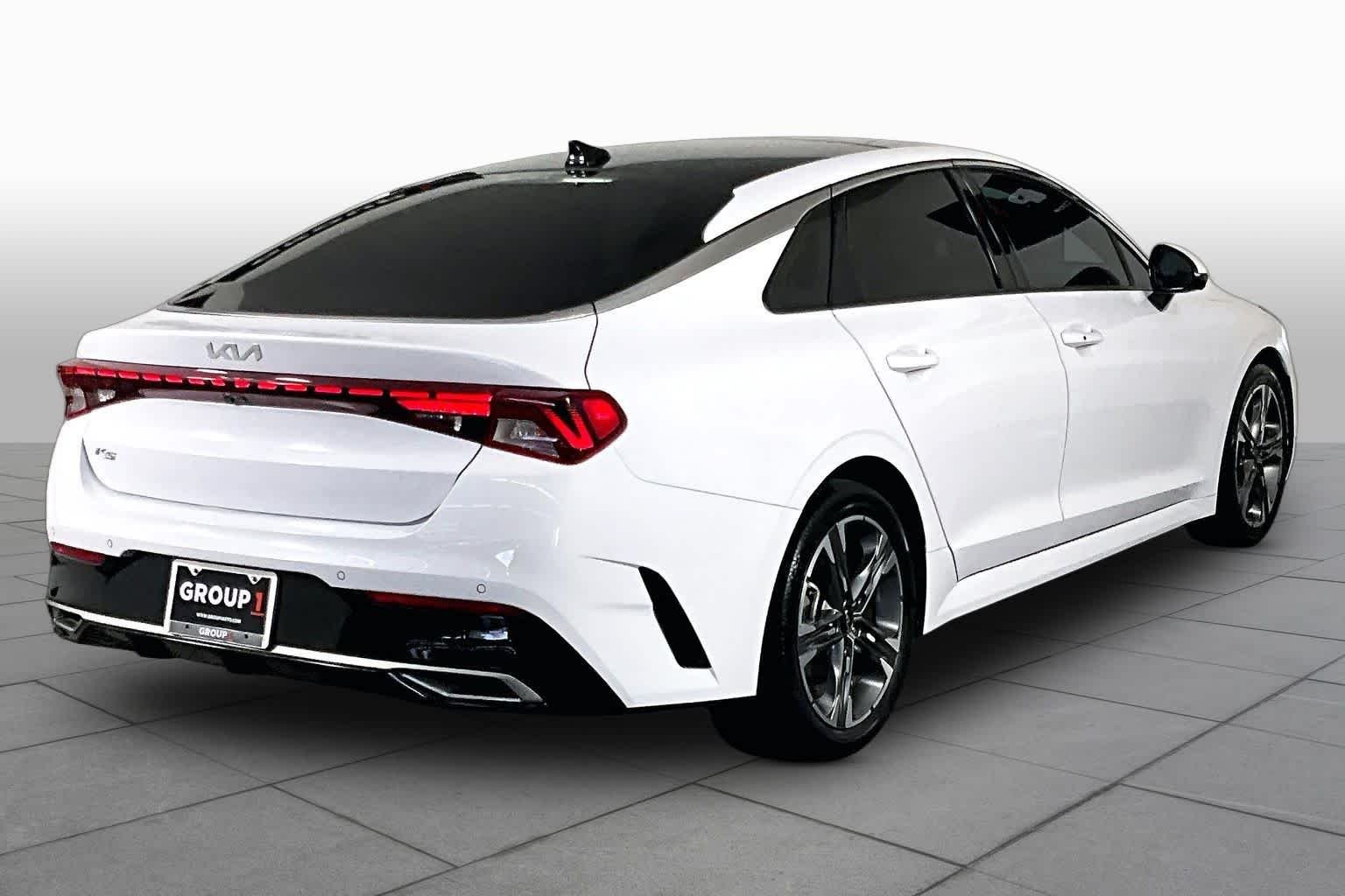 Used 2022 Glacial White Pearl Kia EX image 11