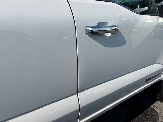 Used 2025 White Ford Lariat image 17