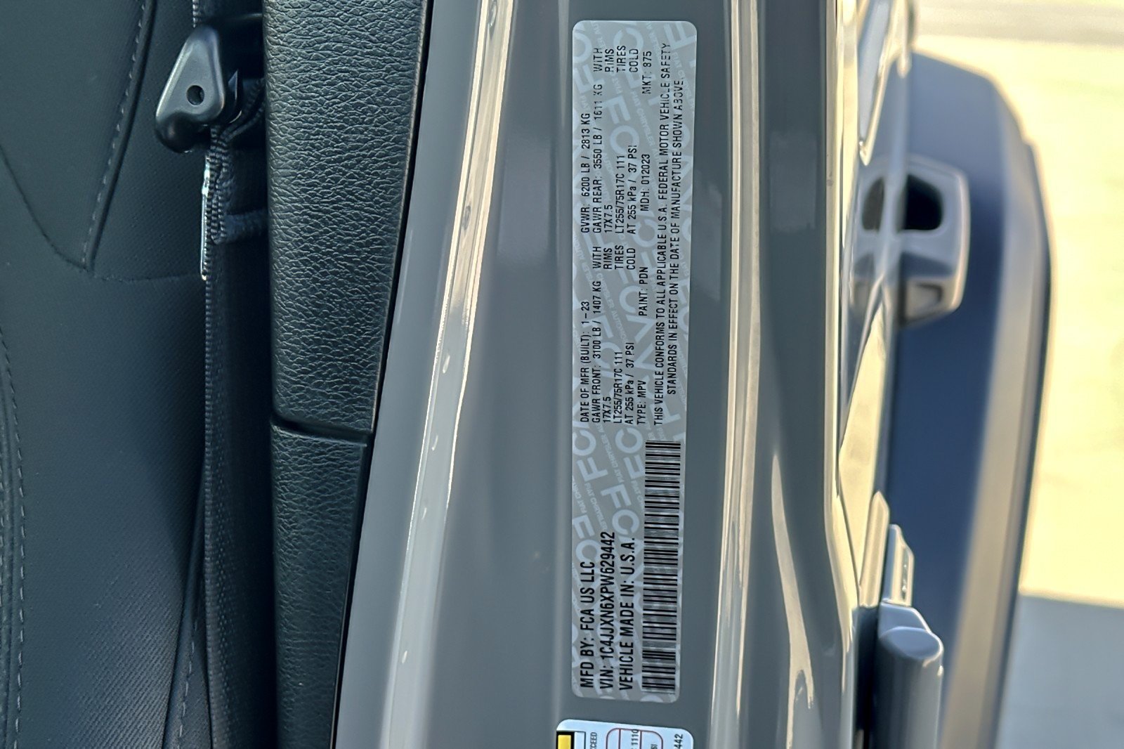 Used 2023 STING - GRAY Jeep S 4XE image 27