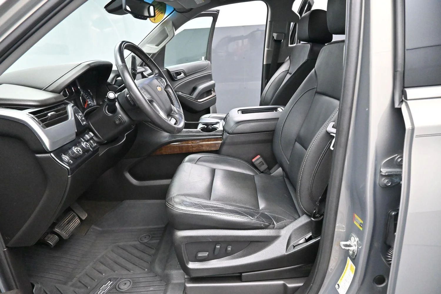 Used 2018 PEPPERDUST METALLIC Chevrolet LT image 17