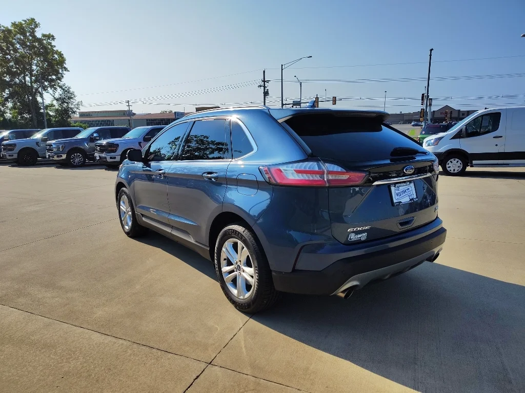 Used 2019 Blue Metallic Ford SEL image 6
