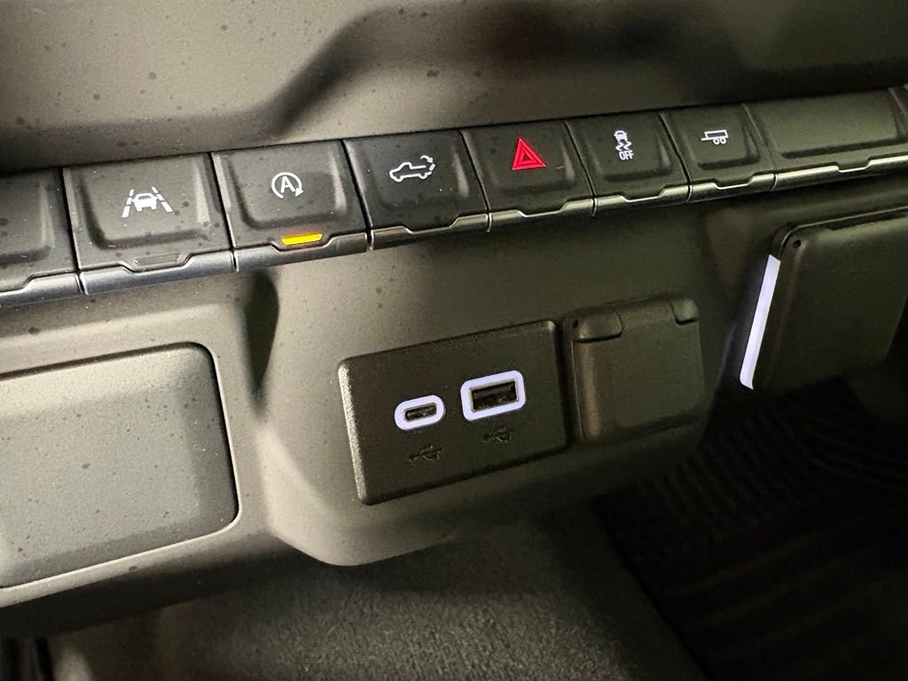 Used 2024 White Chevrolet Custom image 39