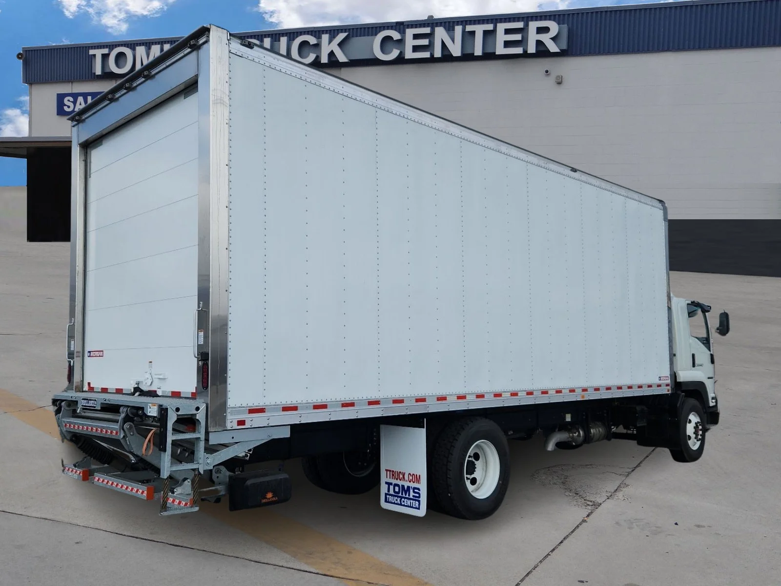 Used 2024 White Isuzu  image 3