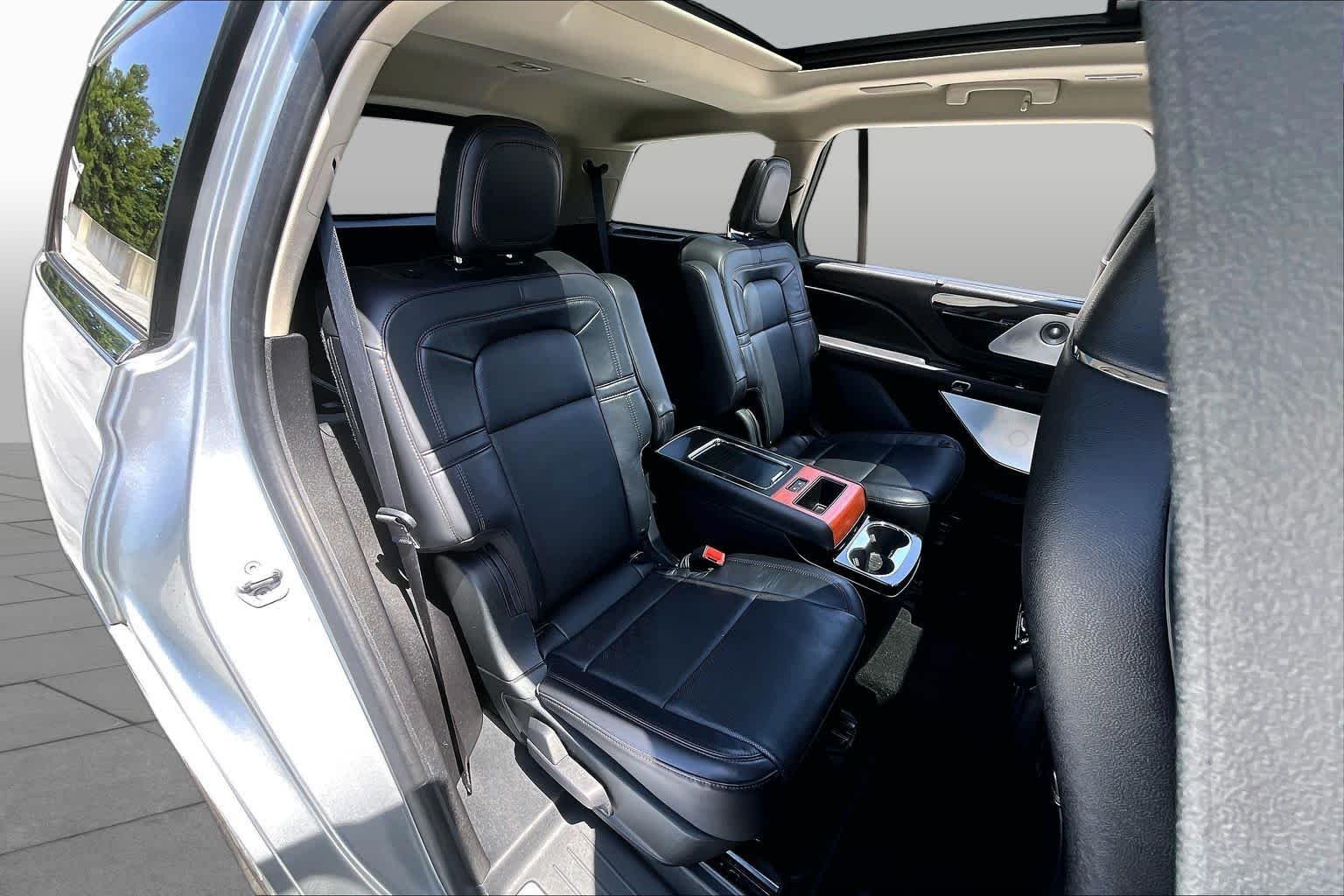 Used 2021 Silver Radiance Lincoln Grand Touring image 19