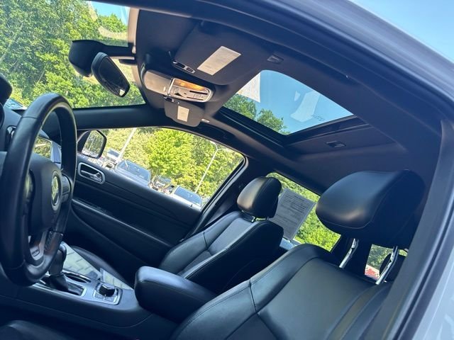 Used 2022 White Jeep Laredo X image 16