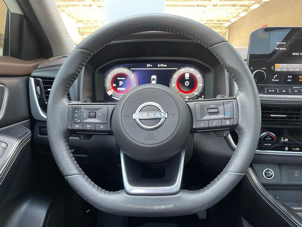 Used 2023 White Nissan Platinum image 15