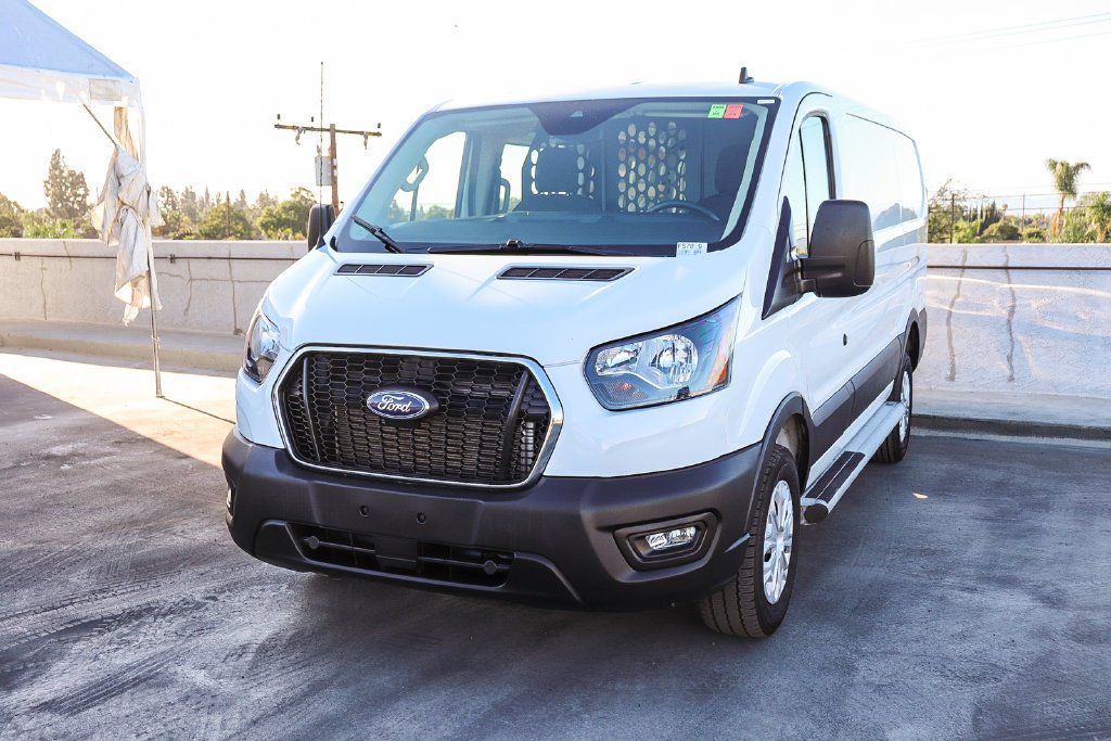 Used 2025 Oxford White Ford Base image 4