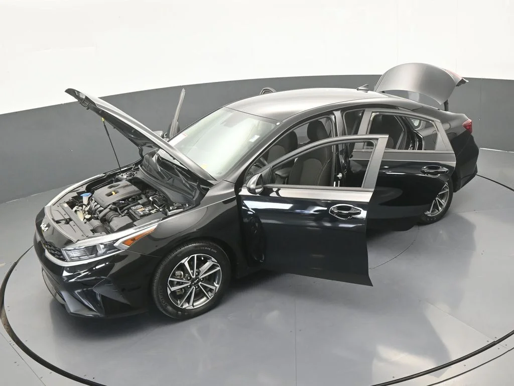 Used 2023 Aurora Black Pearl Kia LXS image 59