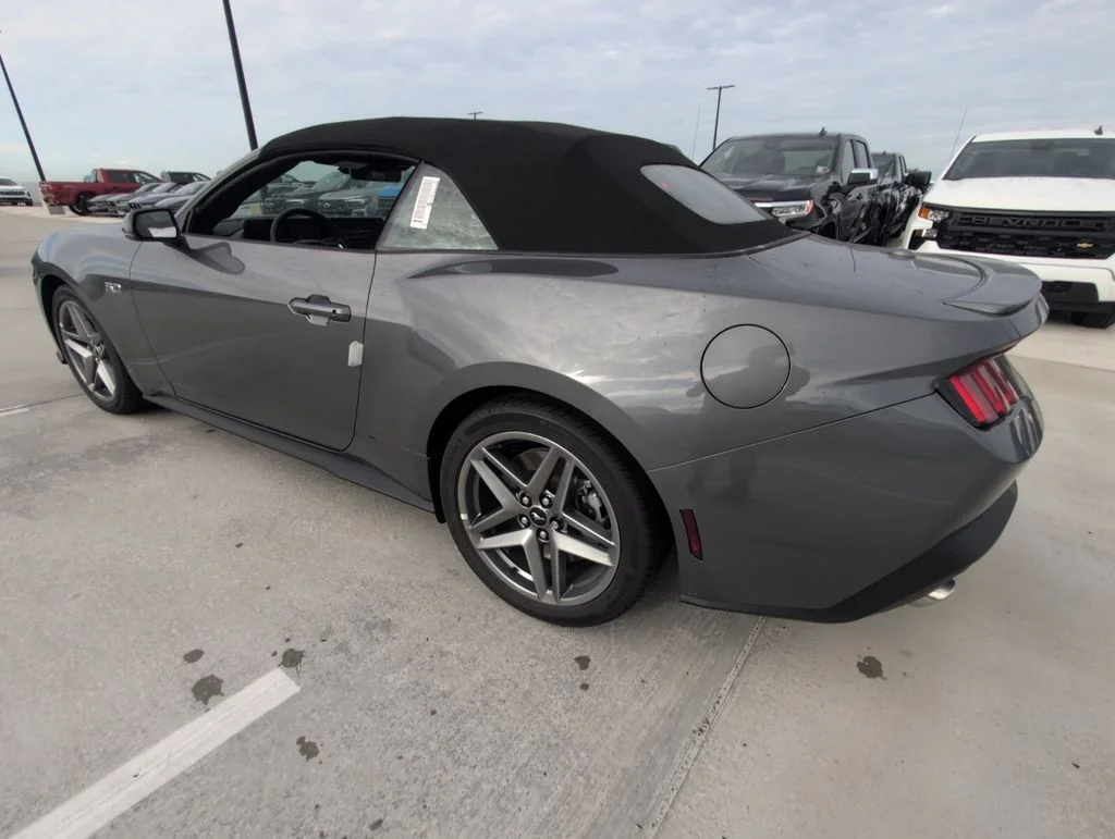 2025 Ford Mustang GT Premium Convertible - Photo 10