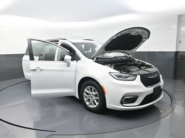 Used 2022 White Chrysler Touring L image 31