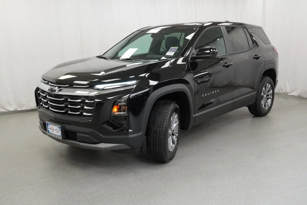 New 2027 Mosaic Black Metallic Chevrolet LT image 4