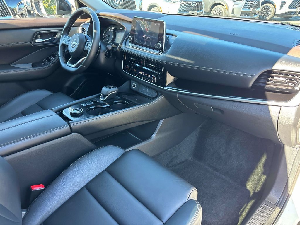 Used 2023 White Nissan SL image 20