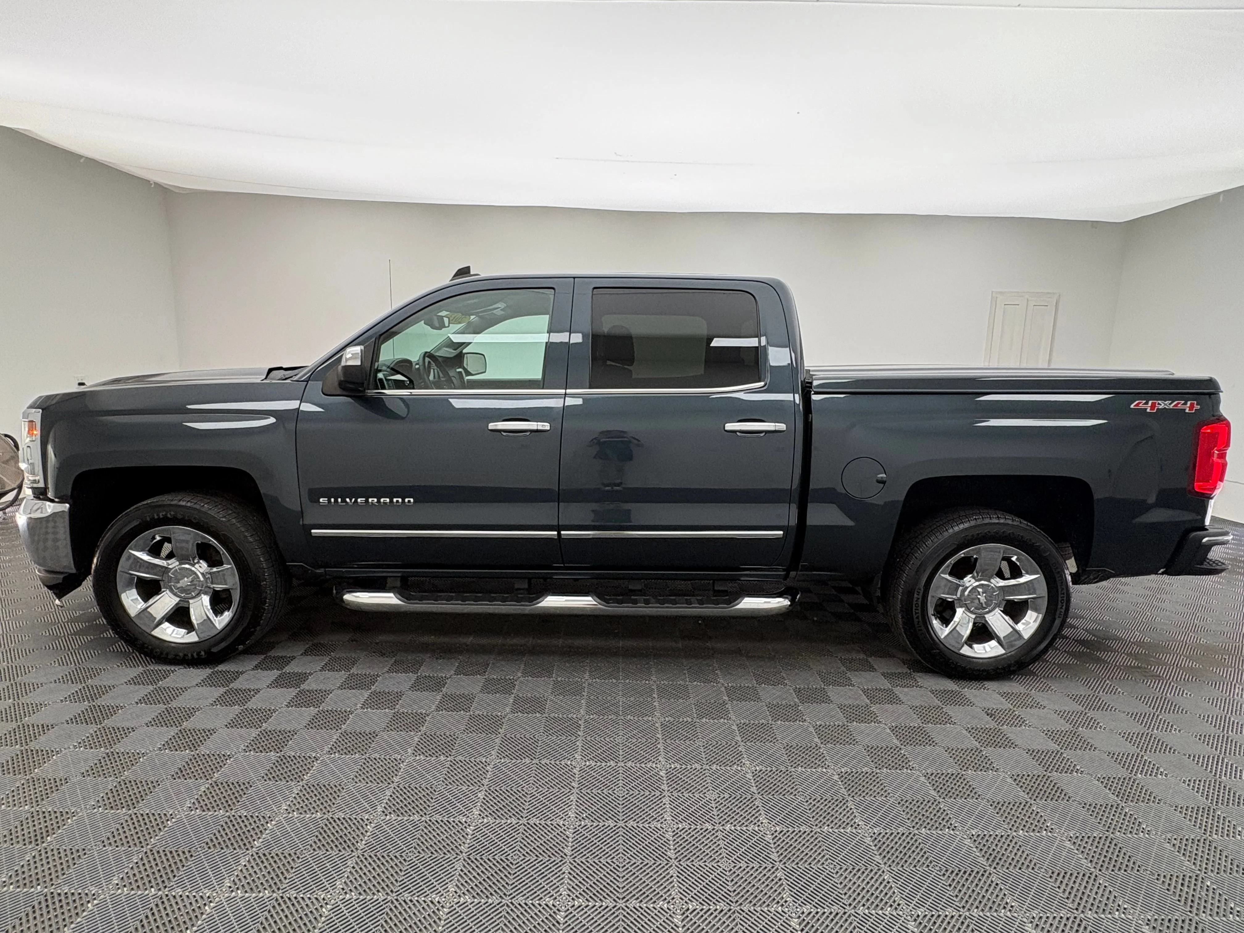 Used 2017 GRAPHITE METALLIC Chevrolet LTZ image 11