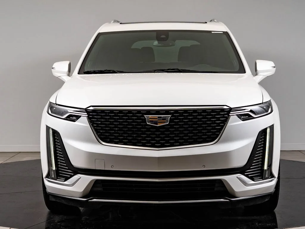 Used 2022 Crystal White Tricoat Cadillac Premium Luxury image 2