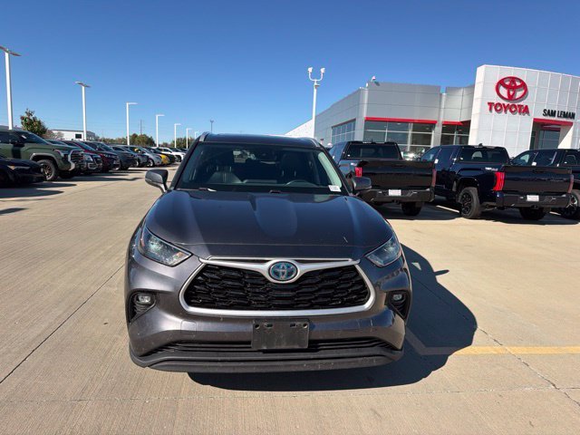 Used 2022 Gray Toyota XLE image 2