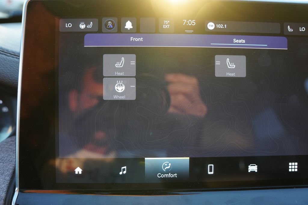Used 2023 Laser Blue Pearlcoat Jeep Latitude Lux image 6