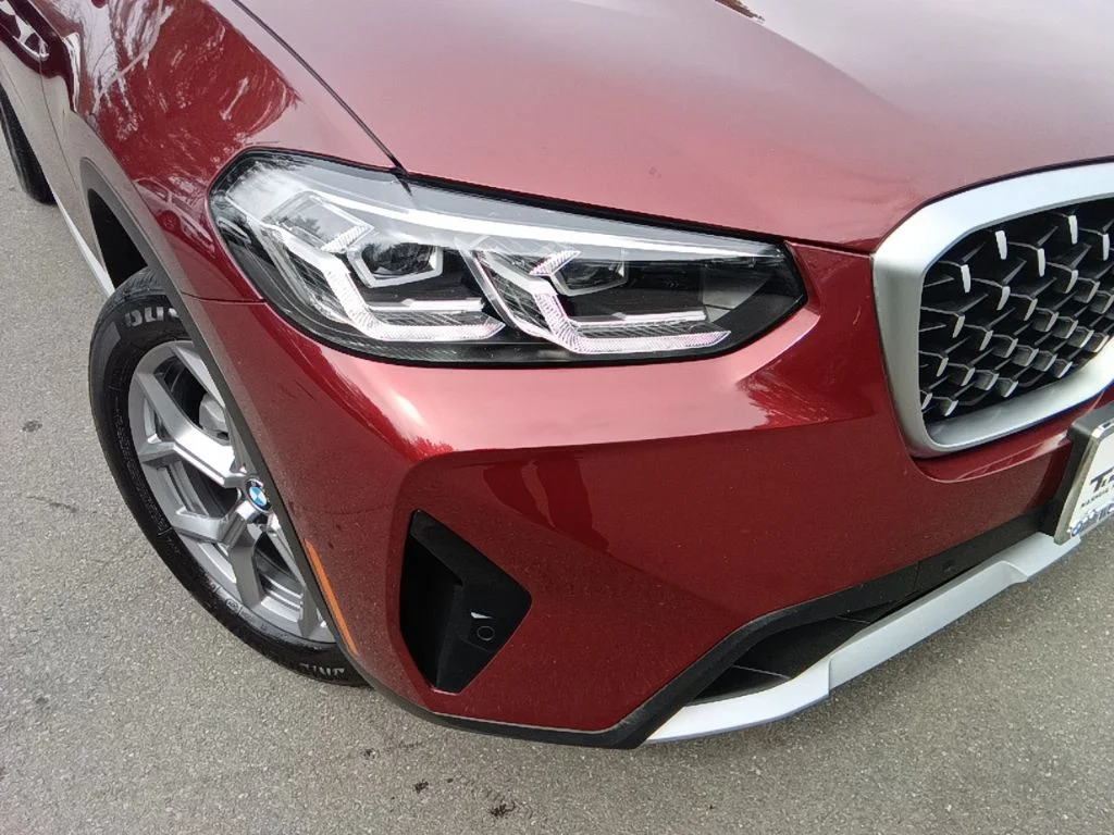 Certified Used 2025 Aventurin Red Metallic BMW xDrive30i image 31