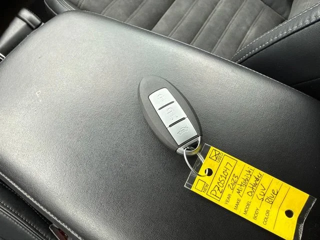 Used 2023 Cosmic Blue Metallic Mitsubishi SE image 19