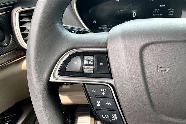 Used 2020 Red Lincoln Reserve image 18