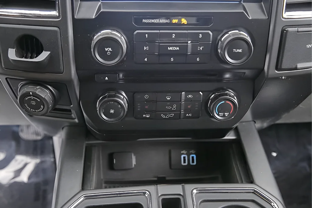 Used 2016 Oxford White Ford XLT image 20