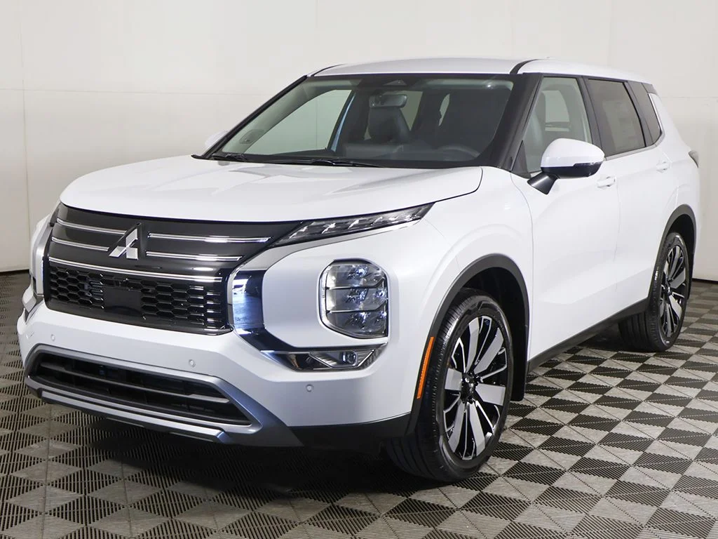 New 2026 White Mitsubishi SE image 10