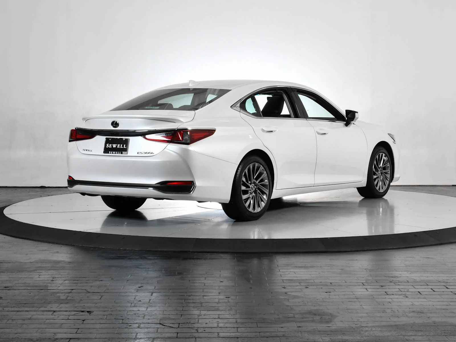 Used 2024 Eminent White Pearl Lexus Ultra Luxury image 5