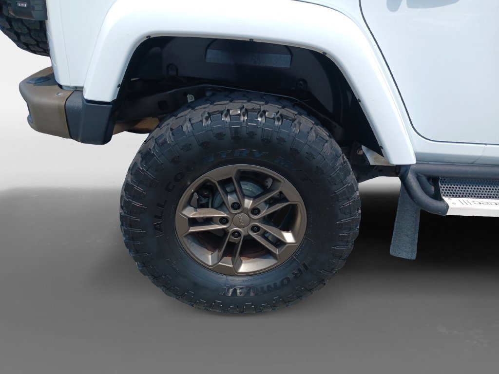 Used 2016 White Jeep Unlimited Sahara image 10