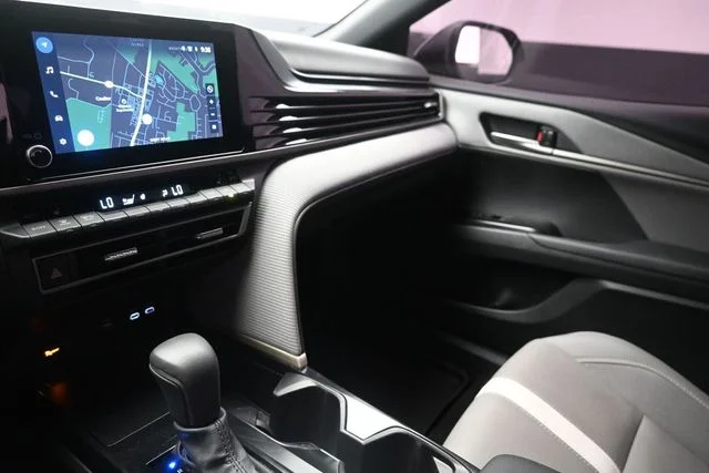 Used 2025 Ocean Toyota SE image 29