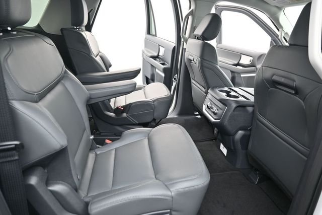 New 2027 Star White Metallic Tri-Coat Ford MAX Active image 31