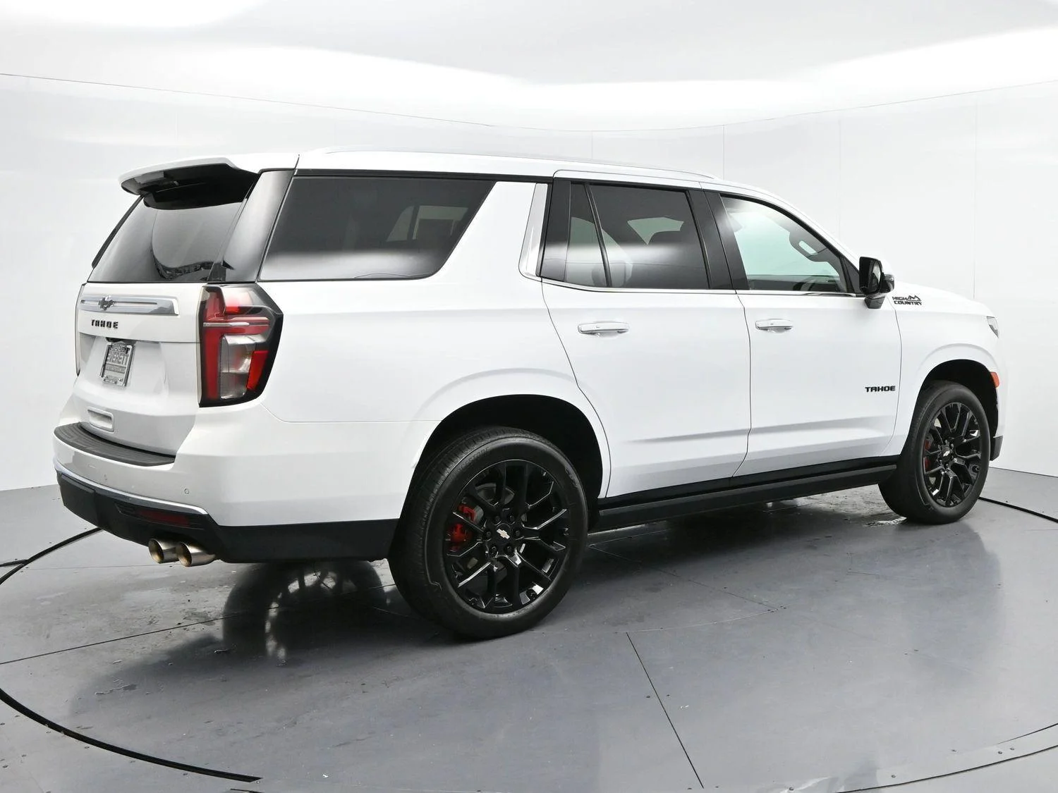Used 2024 Summit White Chevrolet High Country image 7